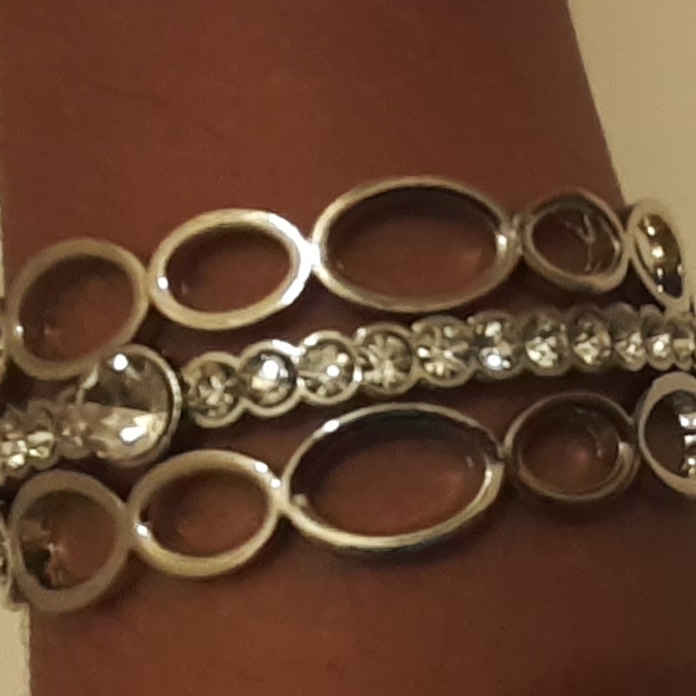 Women bracelate.